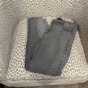 Liverpool ankle skinny gray leopard jeans